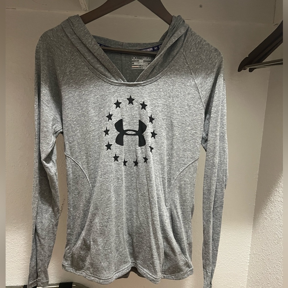 UNDER AMOUR WOMANS MEDIUM FITTED
